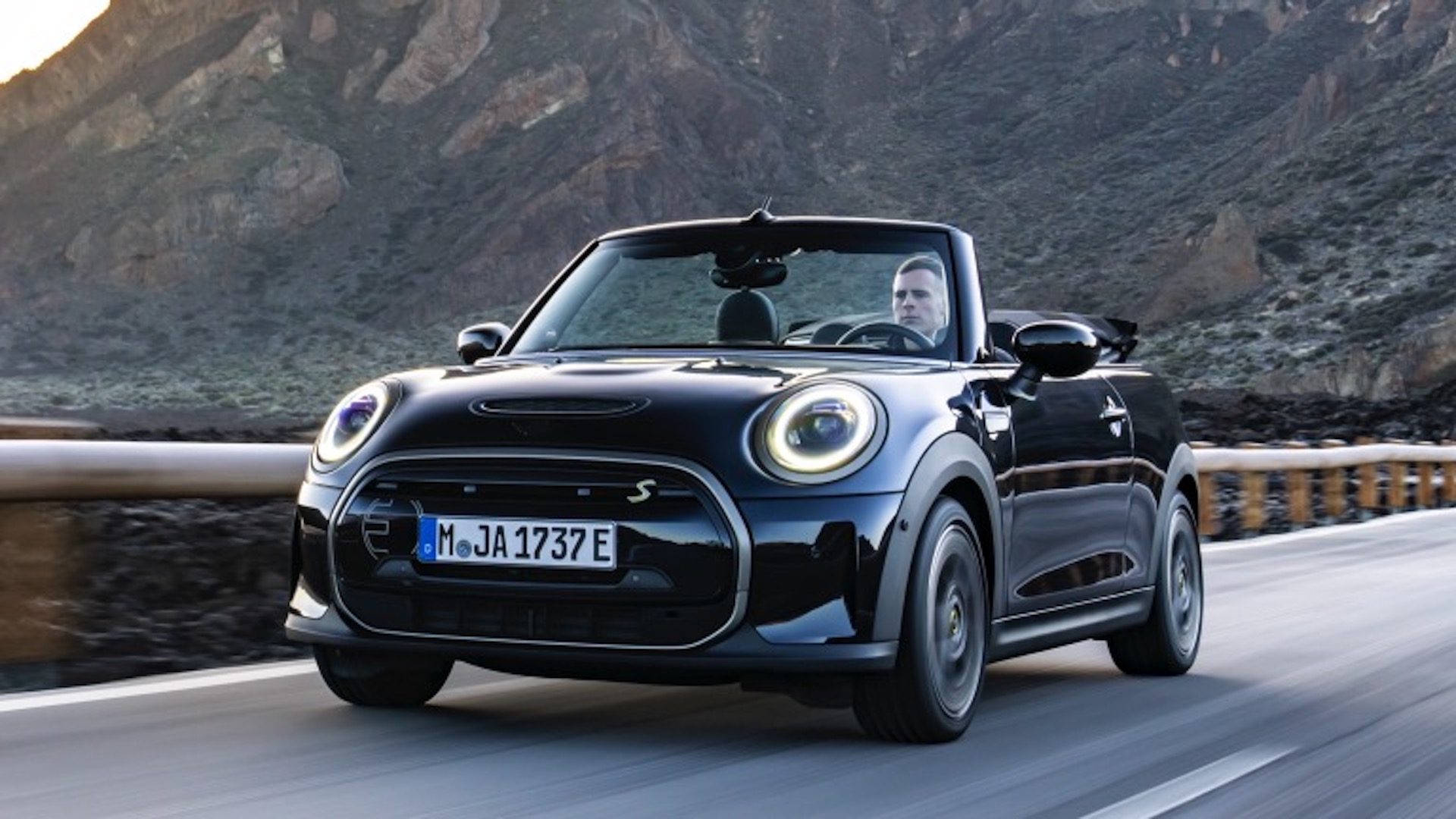 Mini Cooper SE Convertible EV Charge